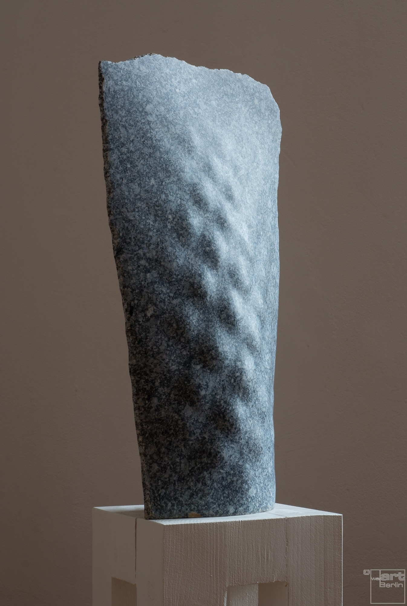 Tides 2, aus Granit, Stein Skulptur von Bildhauer Klaus W. Rieck