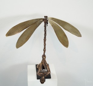 If you love me - Bronze Plastik, Skulptur von Tim David Trillsam, Edition, von oben