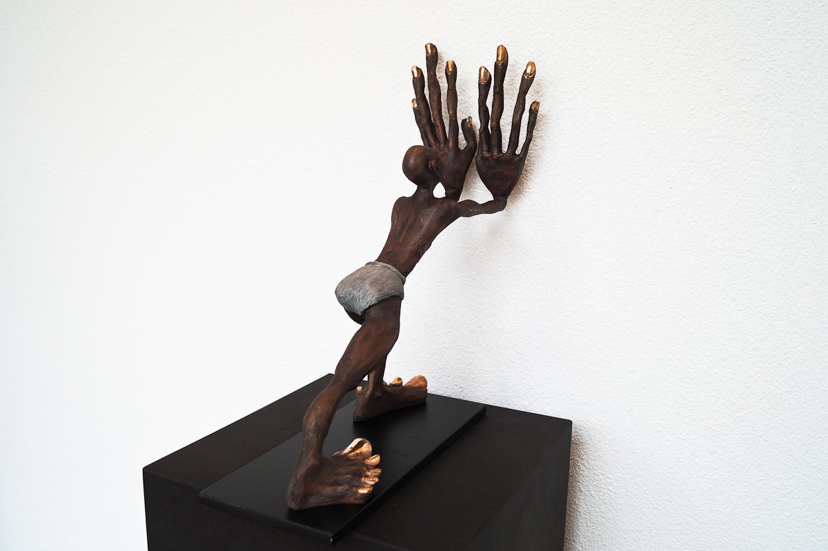 Der Klügere gibt nach | Bronze Plastik, Skulptur von Tim David Trillsam, Edition - 12