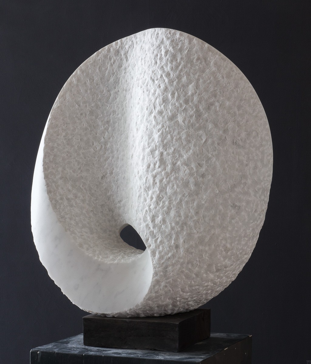 FLUFFLOO | Stein Skulptur aus Marmor von Bildhauer Klaus W. Rieck