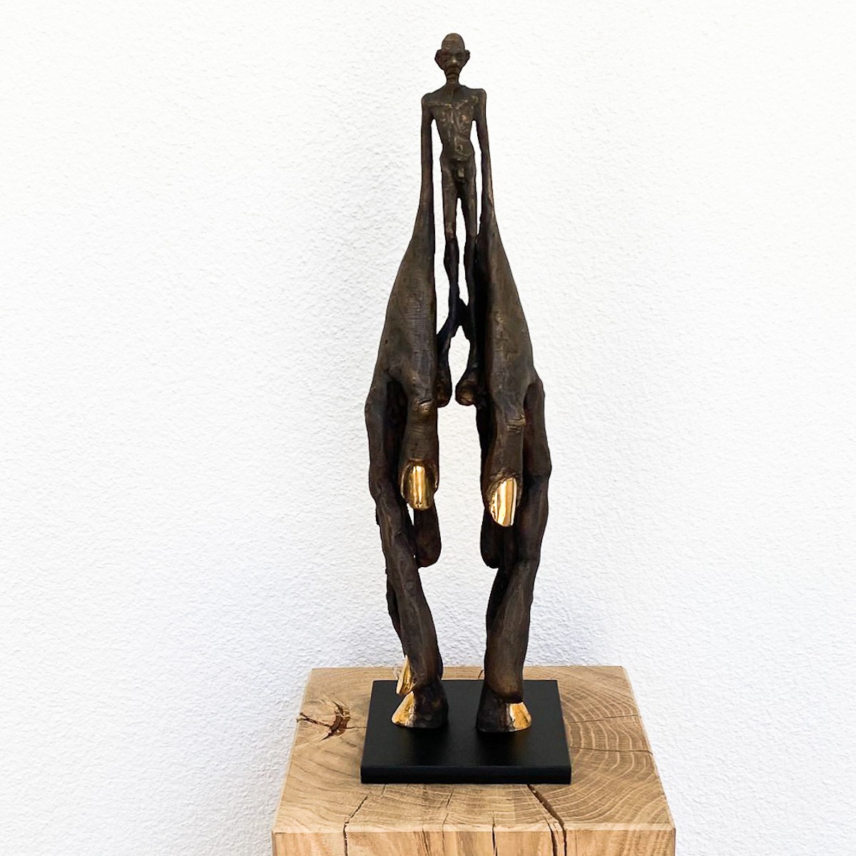 Handlanger - Bronze, Skulptur von Tim David Trillsam, Edition, small