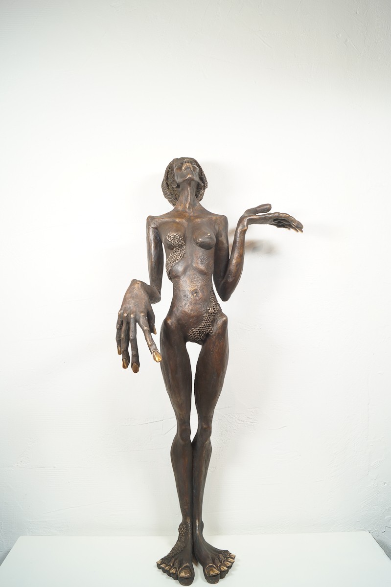Die Königin - Bronze Plastik, Skulptur von Tim David Trillsam, Edition