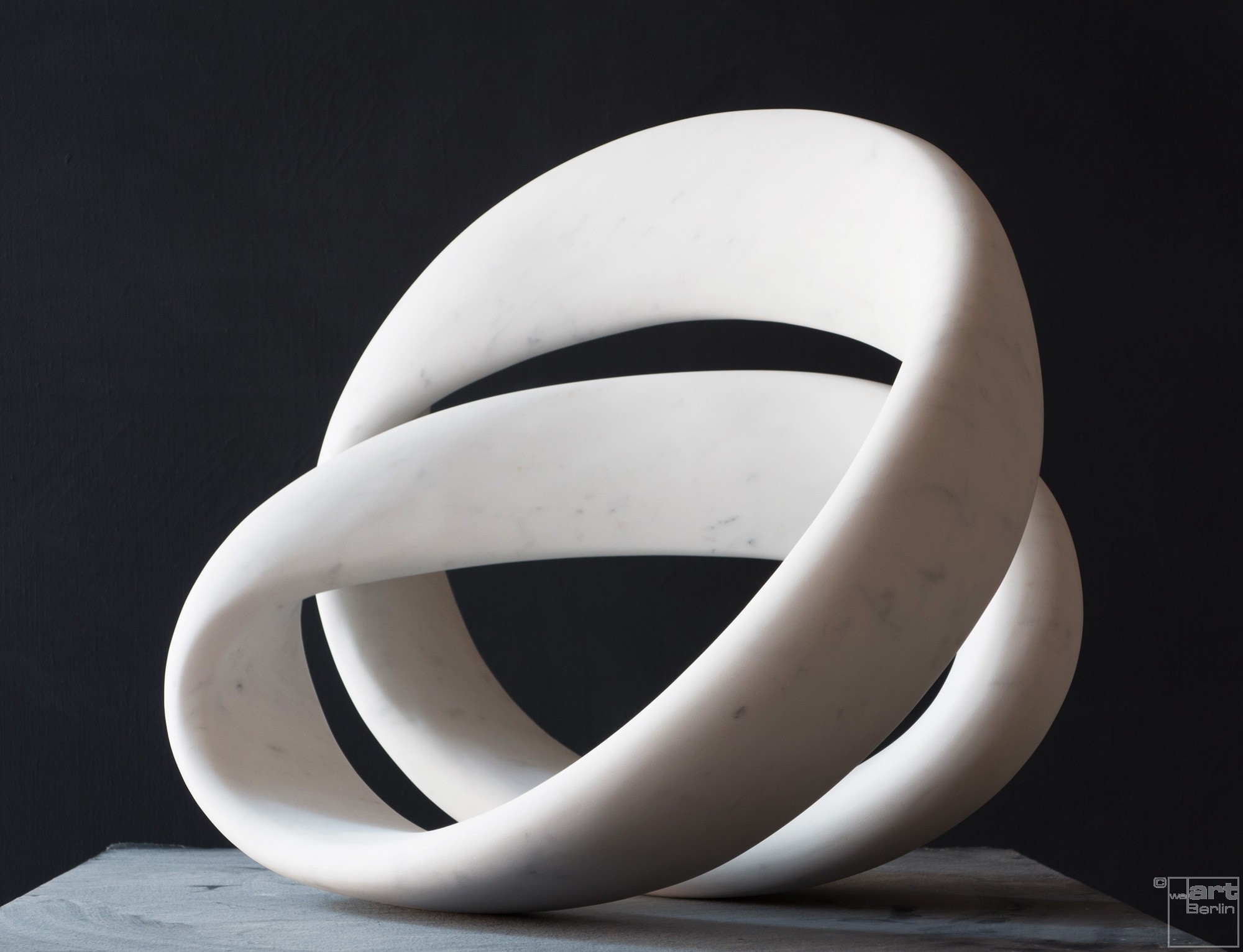 Lightloop, Stone sculpture, Marble by sculptor Klaus W. Rieck