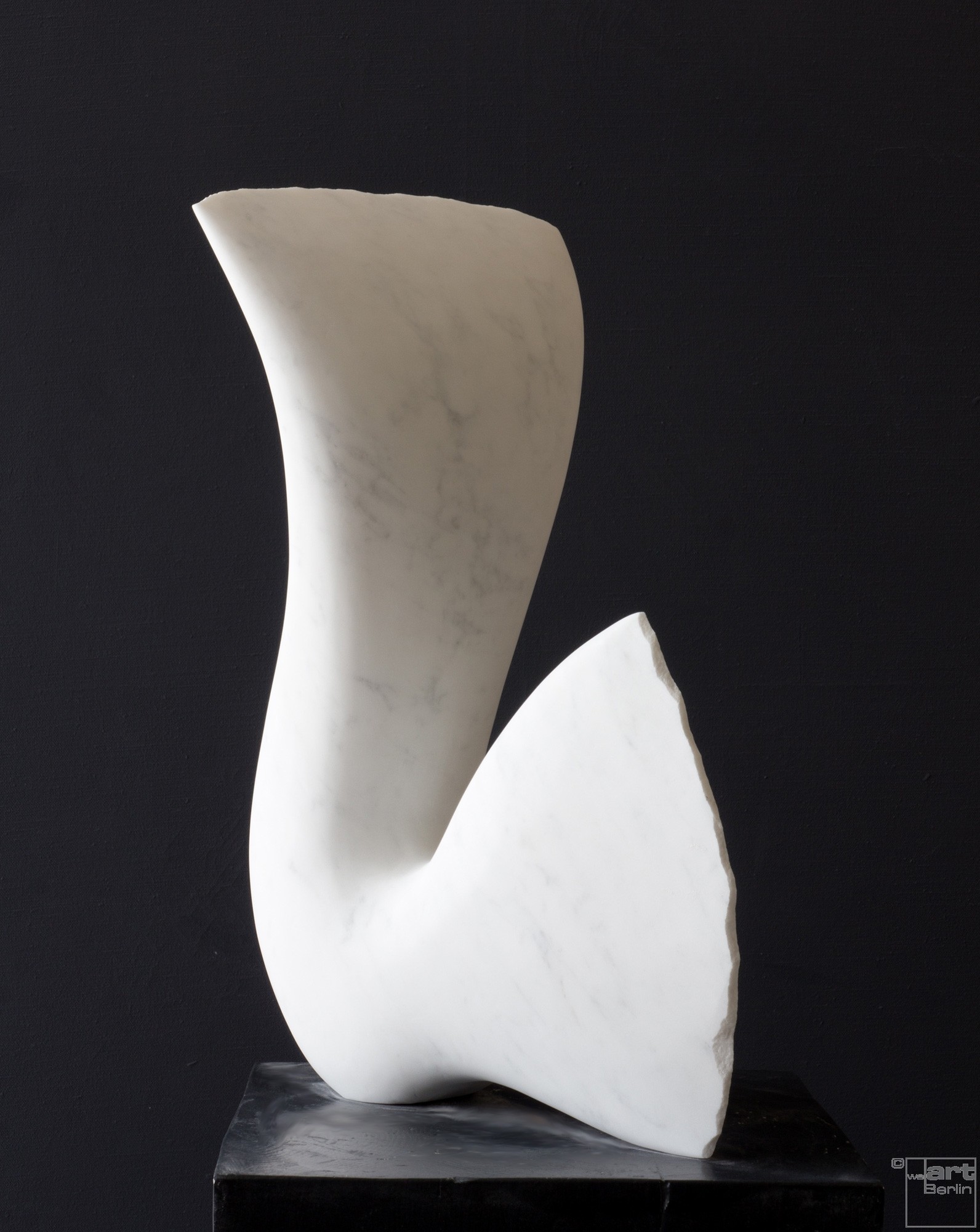 Leda, Stone sculpture, Marble by sculptor Klaus W. Rieck