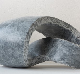 Curve, from the right | Marble Sculpture by Klaus W. Rieck, unique piece