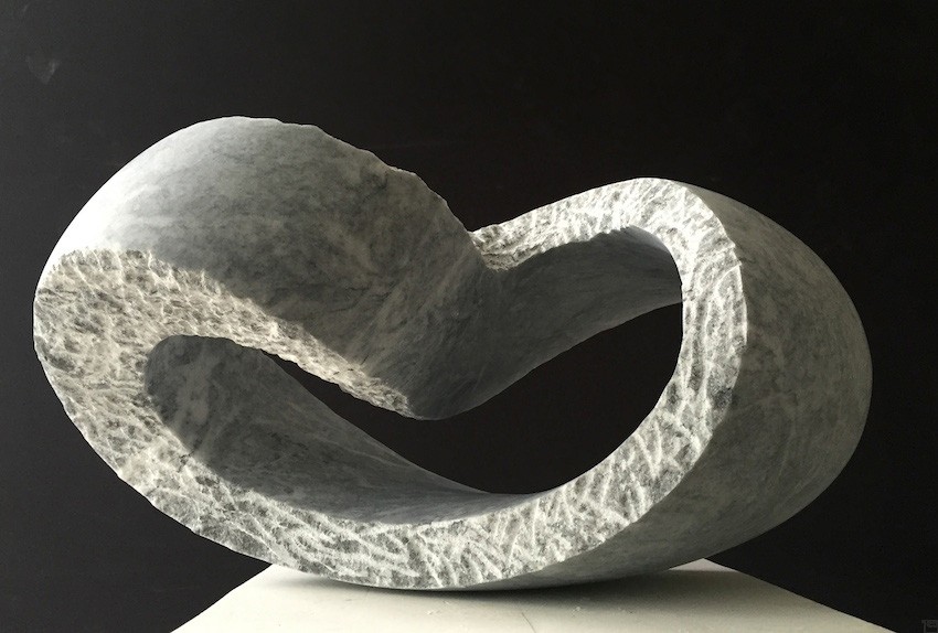 Kurve, gedreht | Skulptur von Klaus W. Rieck | Marmor, Stein