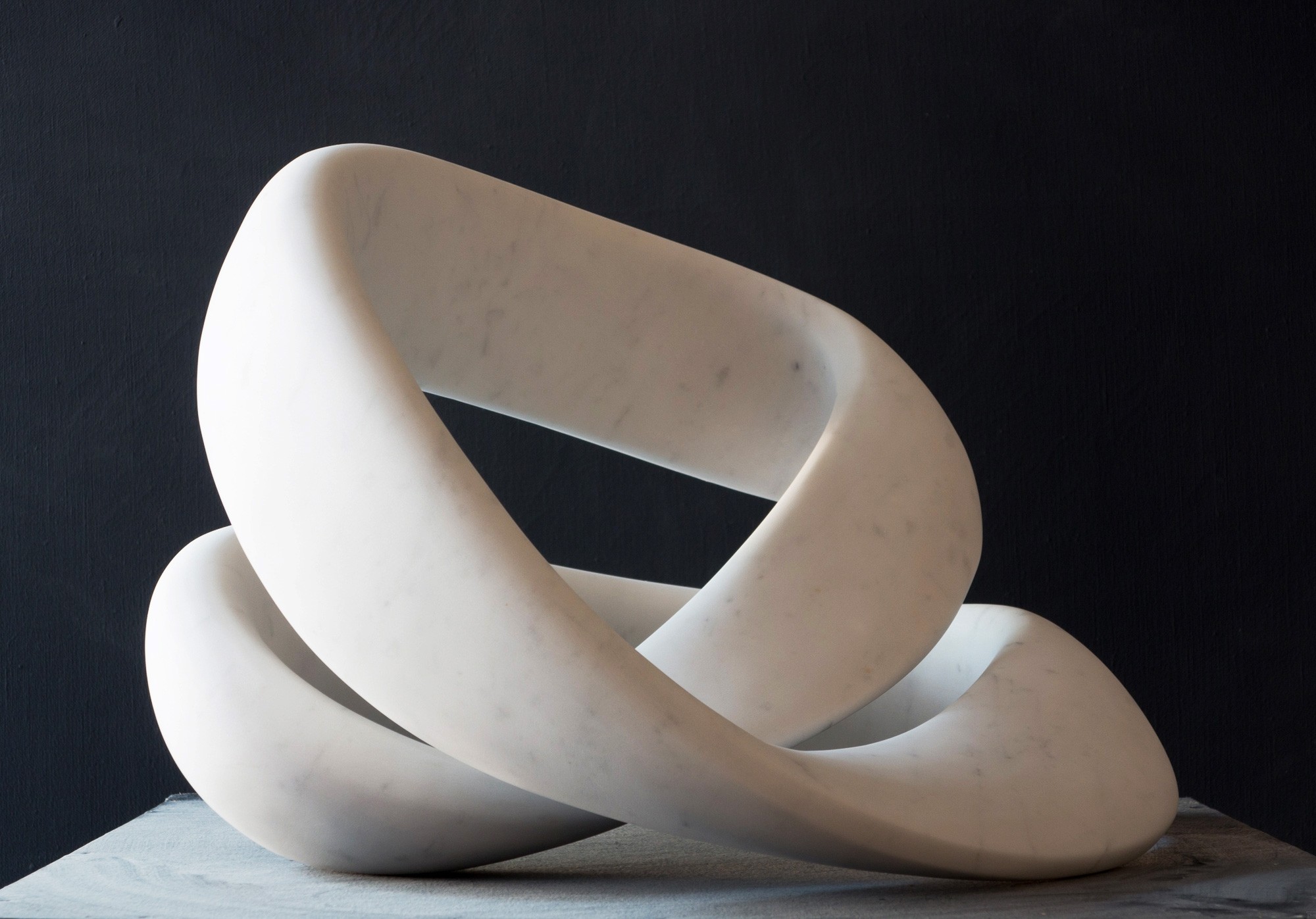 Lightloop, Stone sculpture, Marble by sculptor Klaus W. Rieck 02