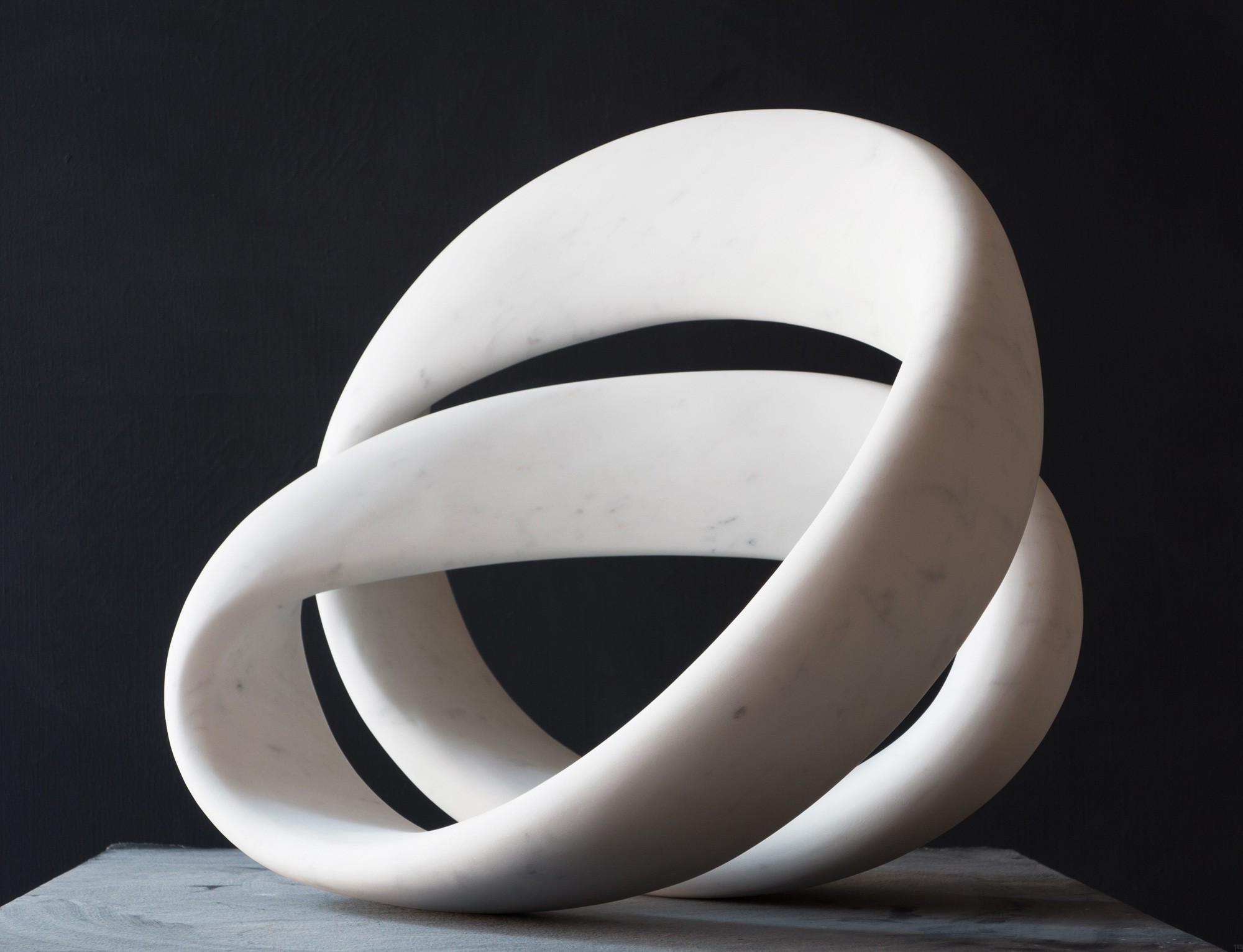 Lightloop, Stone sculpture, Marble by sculptor Klaus W. Rieck