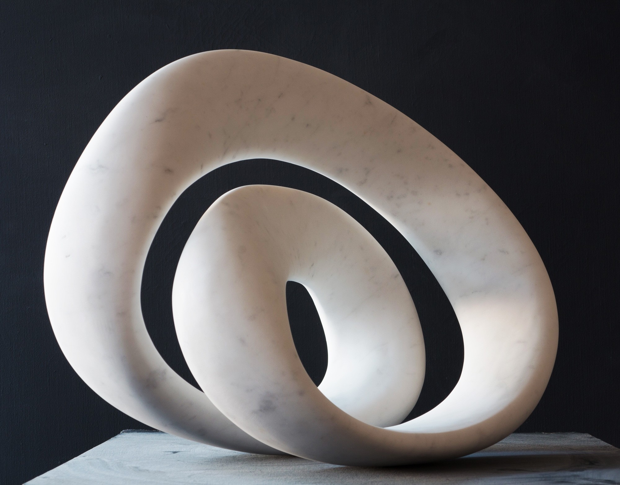 Lightloop, Stone sculpture, Marble by sculptor Klaus W. Rieck 03