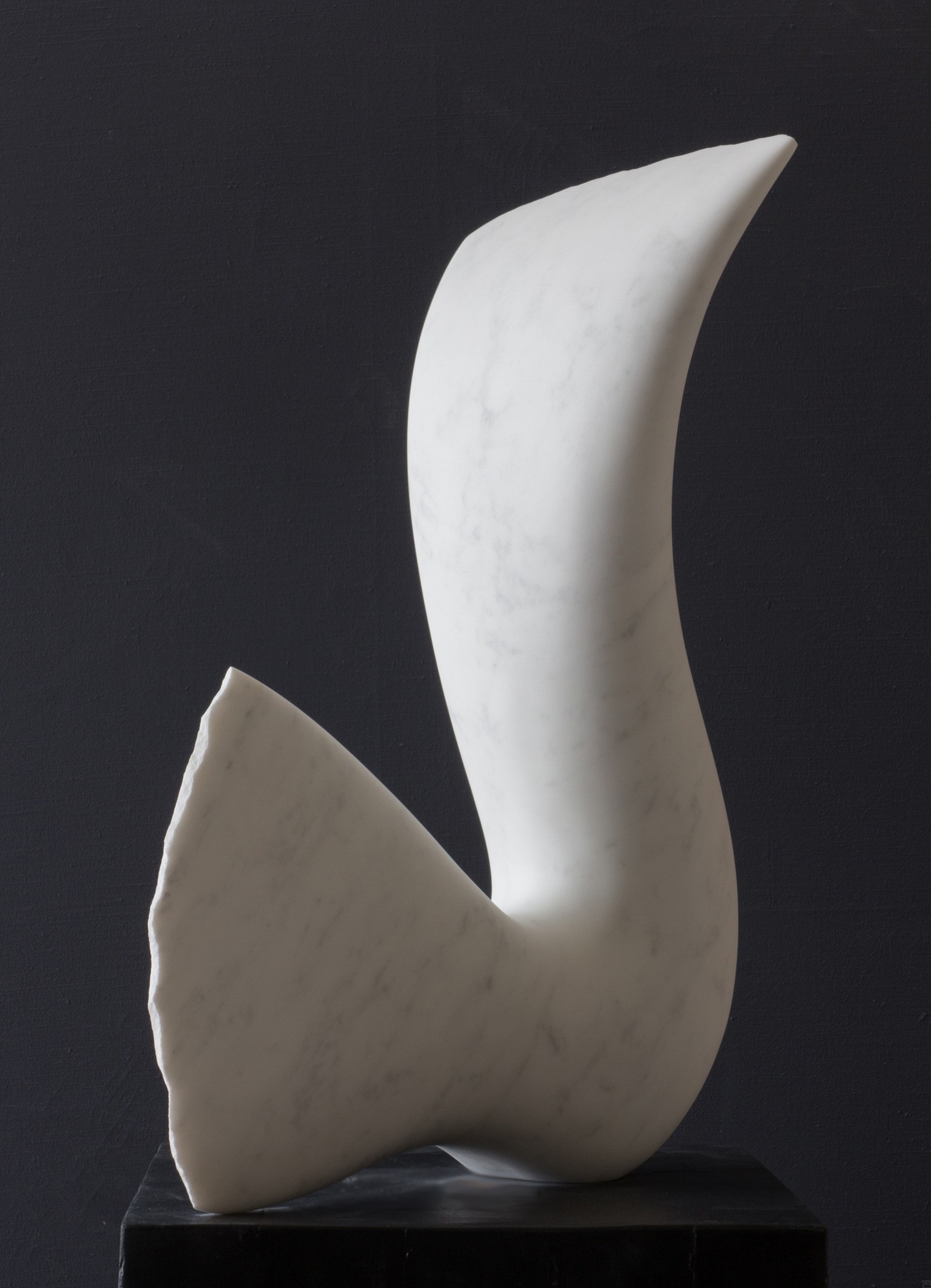 Leda, Stone sculpture, Marble by sculptor Klaus W. Rieck 02