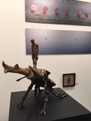 Bronze Skulptur | Käfer mit Hirsch von Tim David Trillsam | Art.Fair Köln